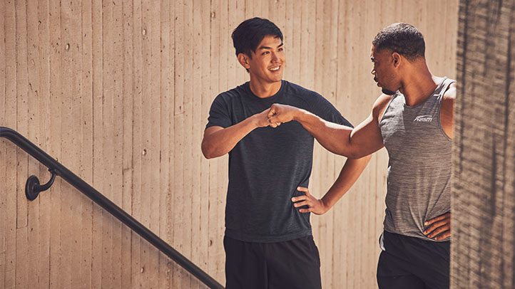 NASM Trainer fist bumping client